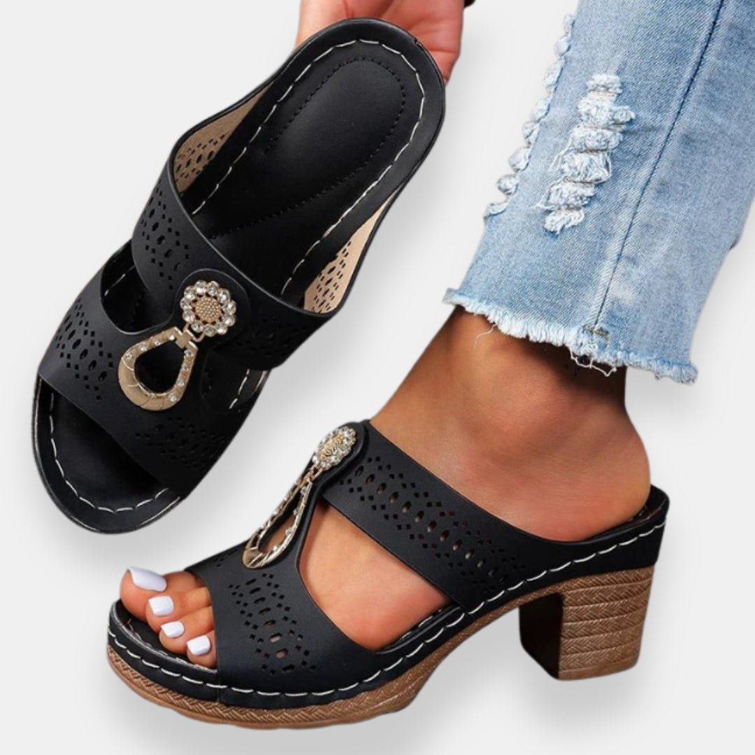 Fléovine | Sandales talon carré bijou