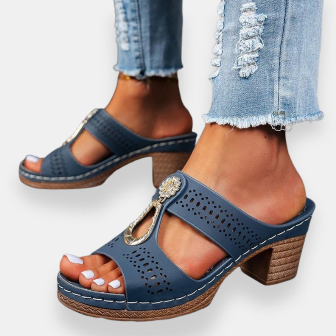 Fléovine | Sandales talon carré bijou
